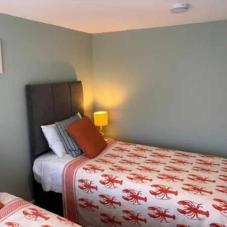 The Old Coach House, Sea View Apartment *