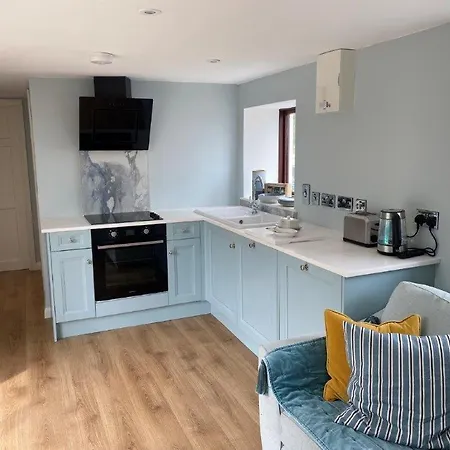 The Old Coach House, Sea View Apartment
