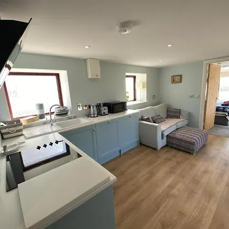 The Old Coach House, Sea View Apartment